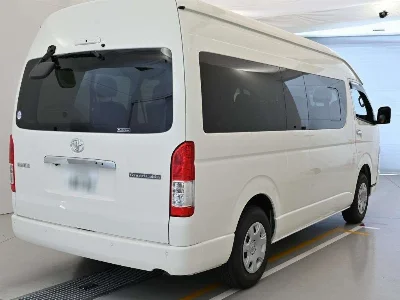 TOYOTA HIACE