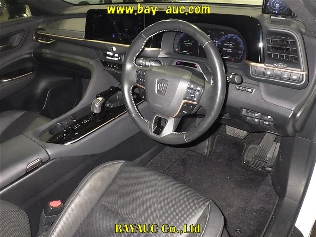 Toyota Crown Sport  с аукциона в Японии