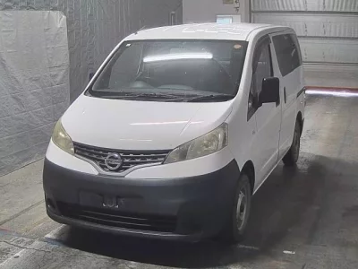 NISSAN NV200