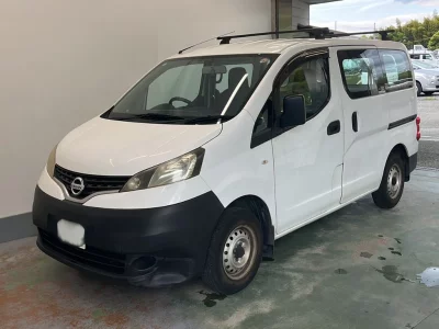 NISSAN NV200