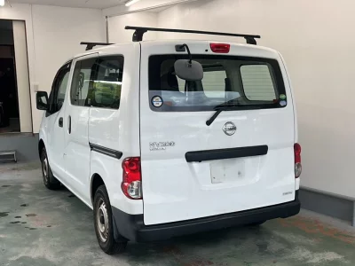 NISSAN NV200
