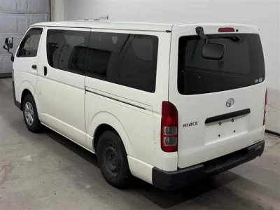 TOYOTA HIACE VAN
