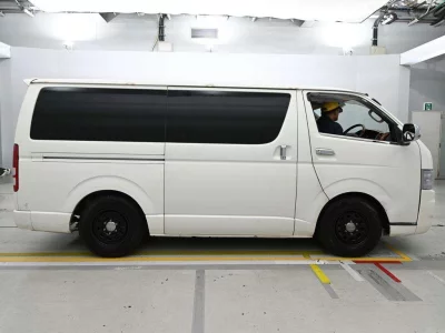 TOYOTA REGIUS VAN