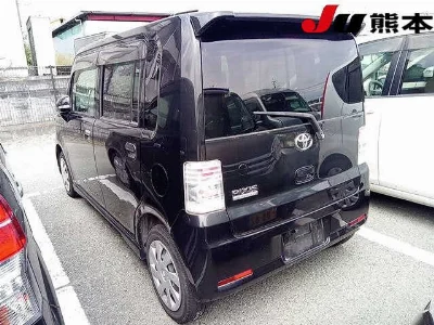 TOYOTA PIXIS SPACE
