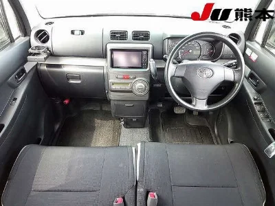 TOYOTA PIXIS SPACE