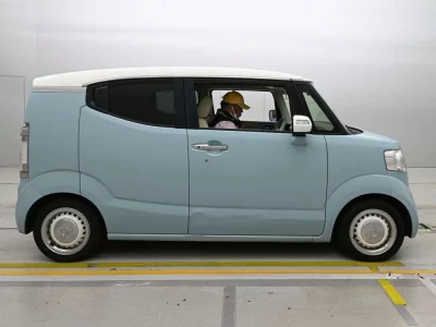 HONDA N BOX SLASH