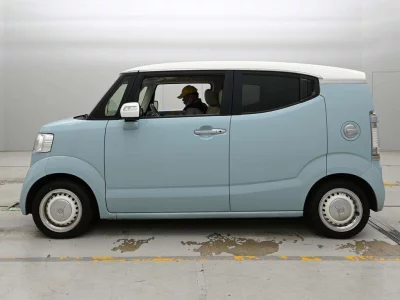 HONDA N BOX SLASH