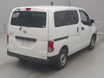 NISSAN NV200