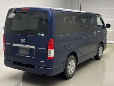 TOYOTA HIACE VAN