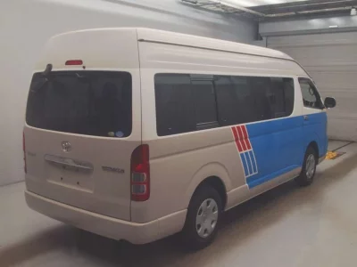 TOYOTA HIACE