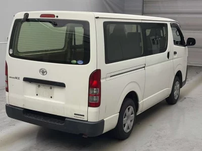 TOYOTA REGIUS VAN