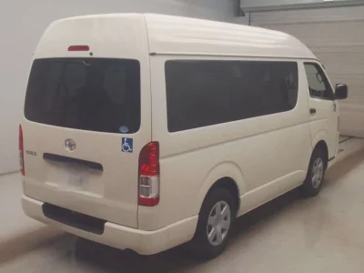 TOYOTA HIACE VAN