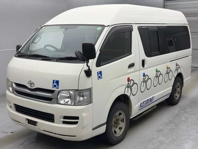 TOYOTA HIACE VAN