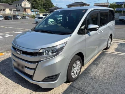 TOYOTA NOAH