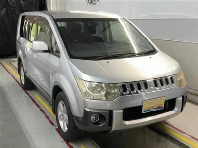 MITSUBISHI DELICA D5