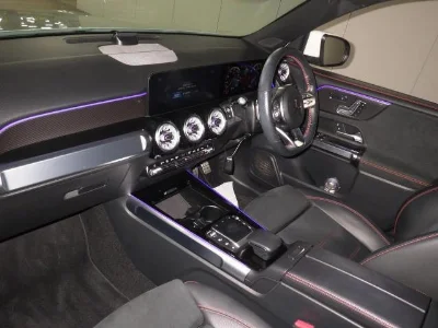 MERCEDES BENZ GLB