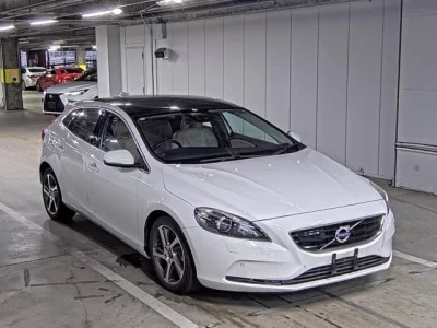 VOLVO V40