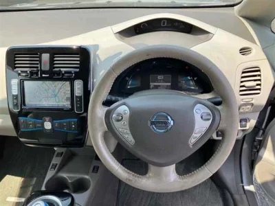 NISSAN LEAF