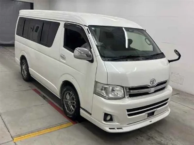 TOYOTA HIACE