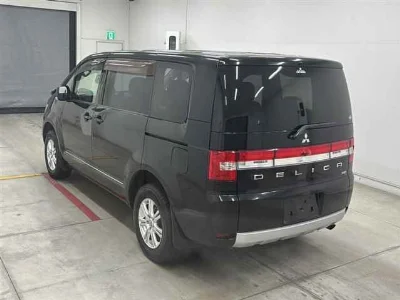 MITSUBISHI DELICA D5