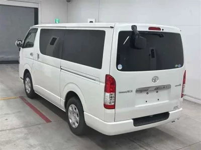 TOYOTA REGIUS VAN