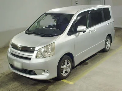 TOYOTA NOAH