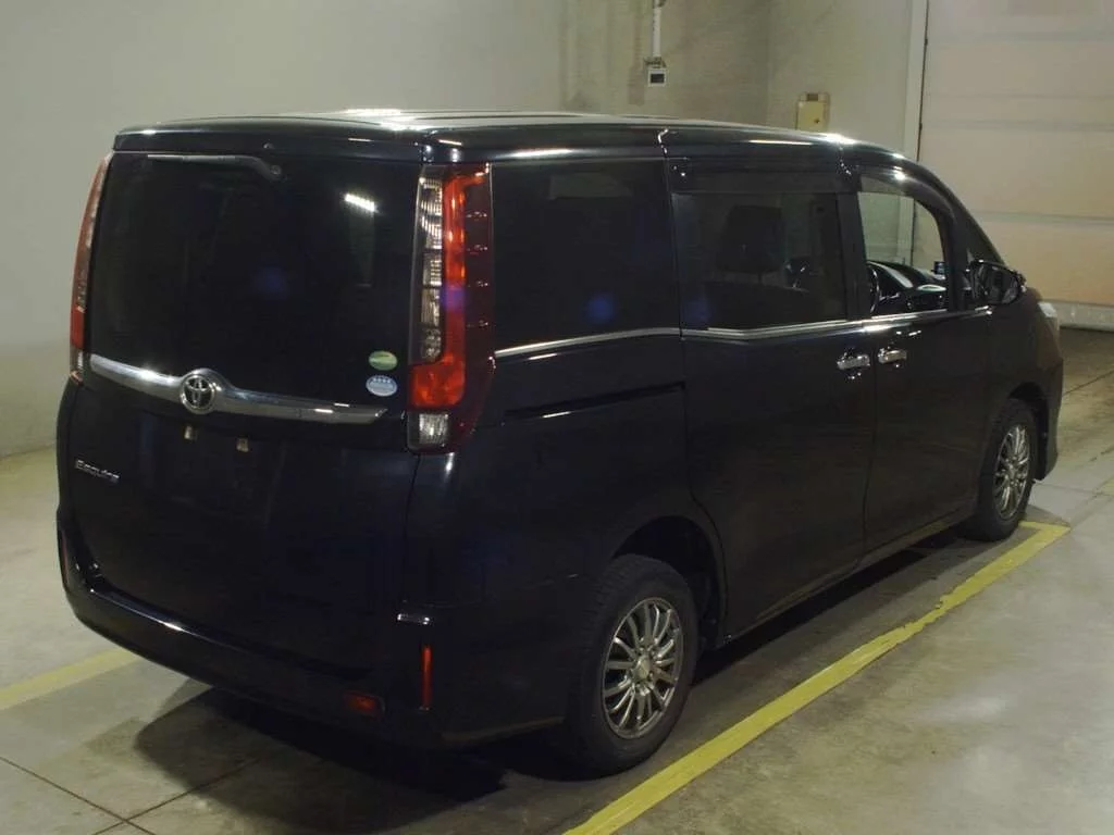 Toyota Esquire  с аукциона в Японии