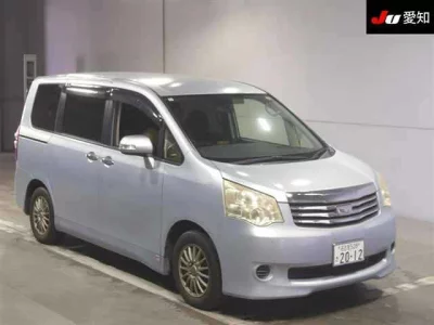 TOYOTA NOAH