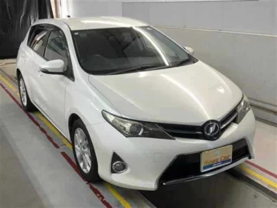 TOYOTA AURIS