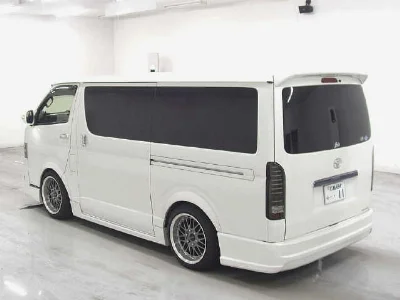 TOYOTA HIACE VAN