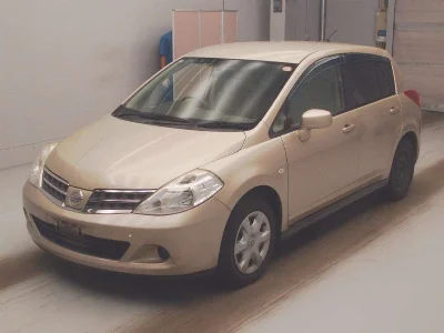 NISSAN TIIDA