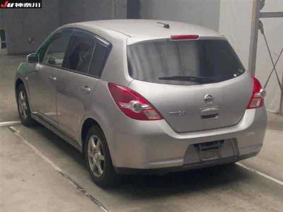 NISSAN TIIDA