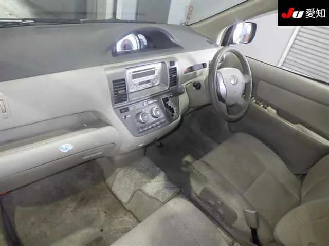 Toyota Raum  с аукциона в Японии