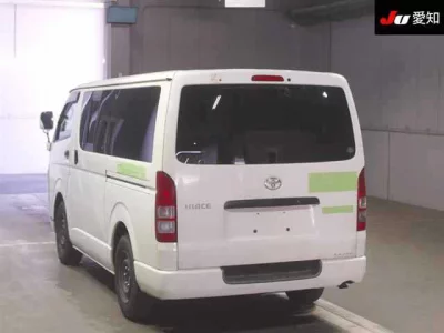 TOYOTA HIACE VAN