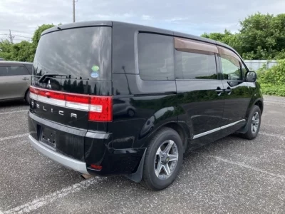 MITSUBISHI DELICA D5