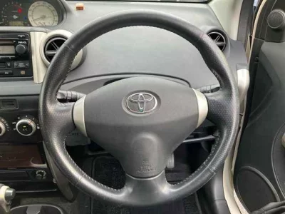 TOYOTA IST