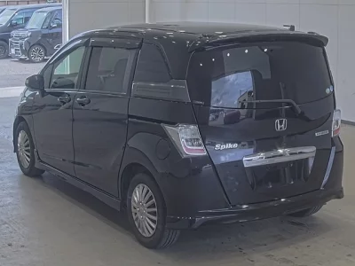 HONDA FREED SPIKE