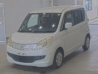 MITSUBISHI DELICA D2
