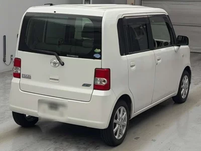 TOYOTA PIXIS SPACE