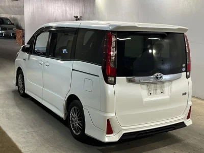 TOYOTA NOAH