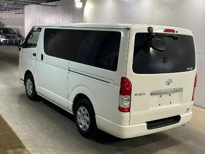TOYOTA HIACE VAN