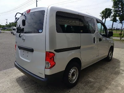 NISSAN NV200