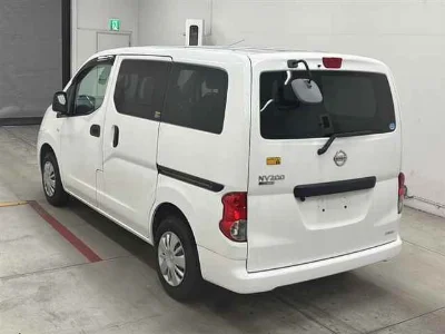 NISSAN NV200