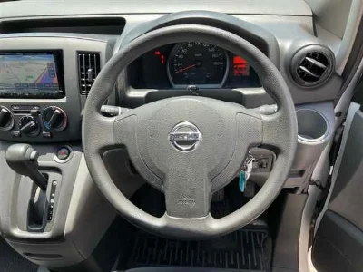 NISSAN NV200