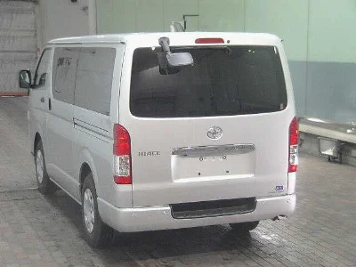 TOYOTA HIACE VAN