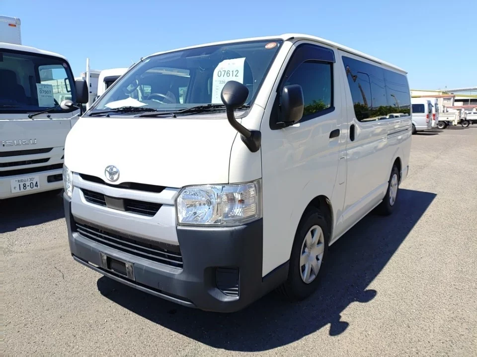Toyota HiAce  с аукциона в Японии