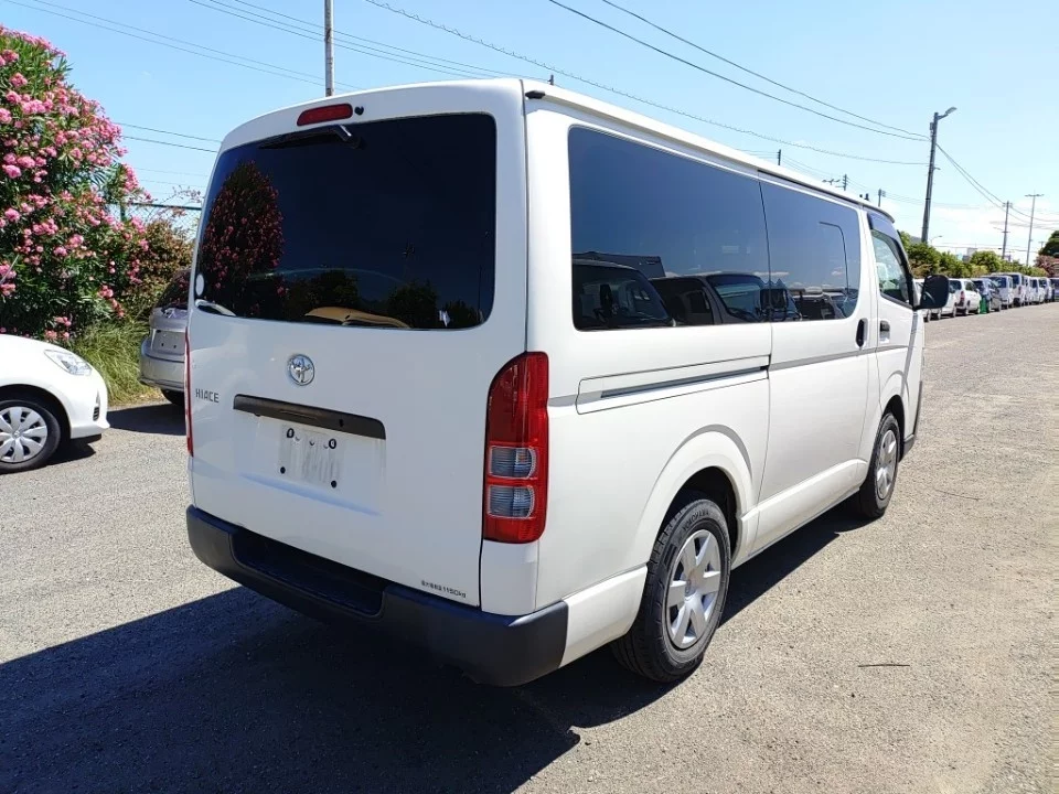 Toyota HiAce  с аукциона в Японии