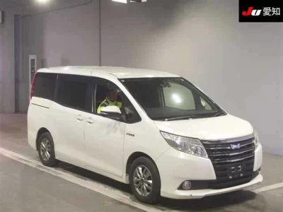 TOYOTA NOAH
