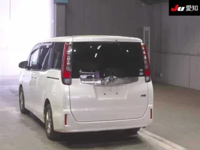 TOYOTA NOAH