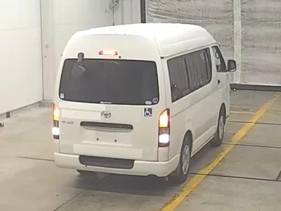 TOYOTA REGIUS VAN